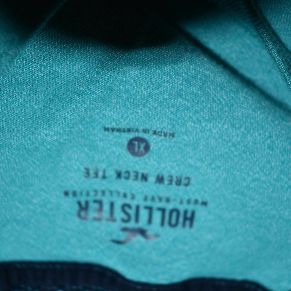 Hollister Shirt - Picture 3 of 3